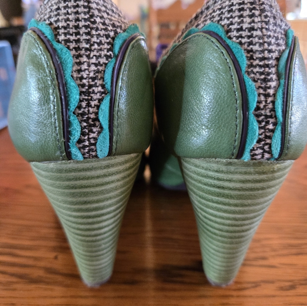 Poetic License Shoes. Size 8/ 39 Emerald Green - Picture 13 of 16
